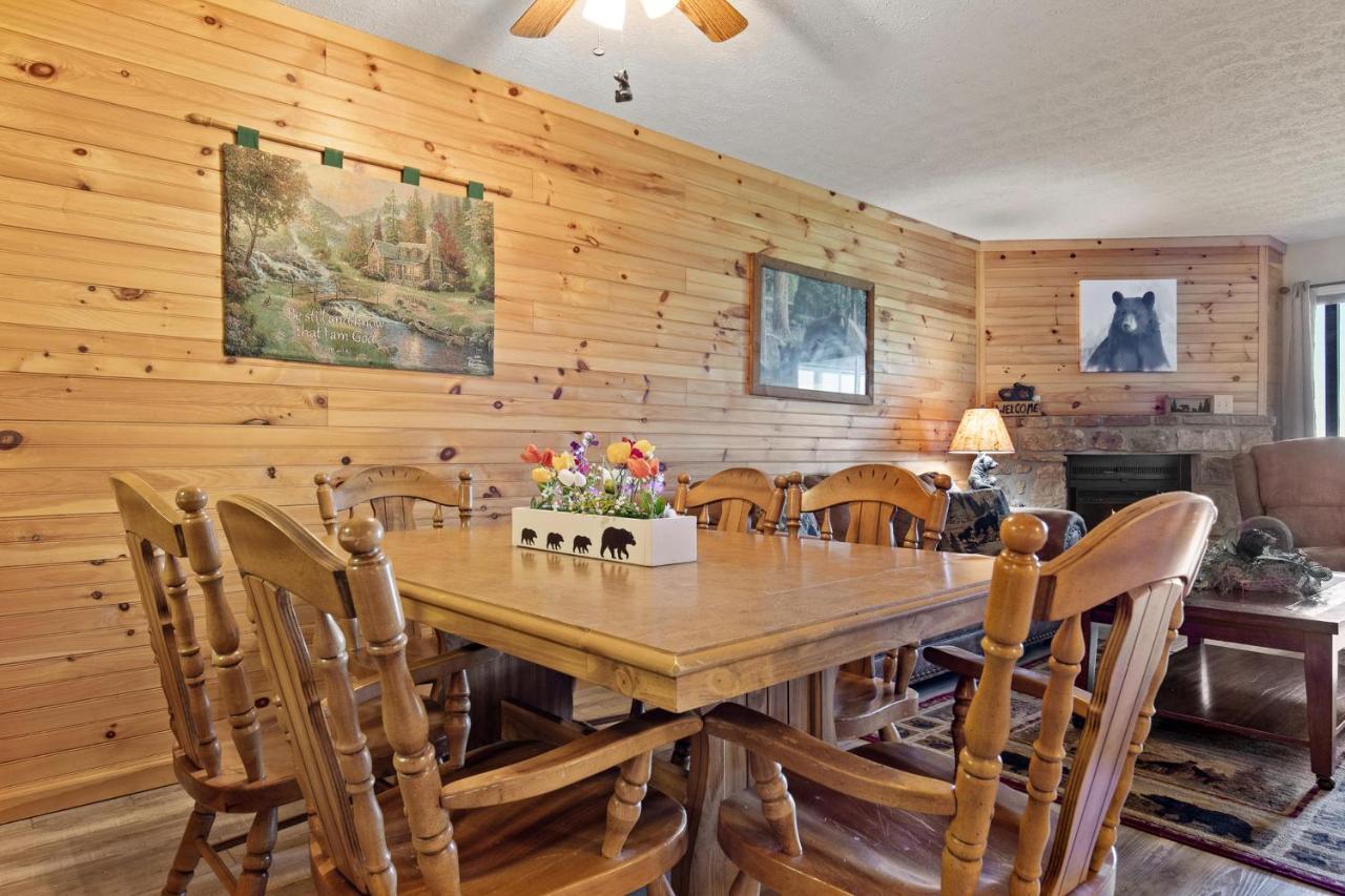 Bear Cub Retreat Apartment Гетлинбург Екстериор снимка