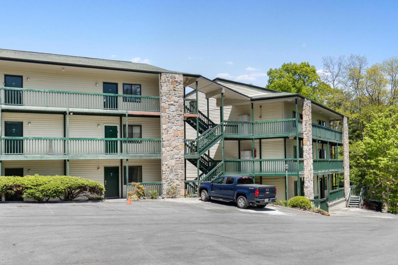 Bear Cub Retreat Apartment Гетлинбург Екстериор снимка