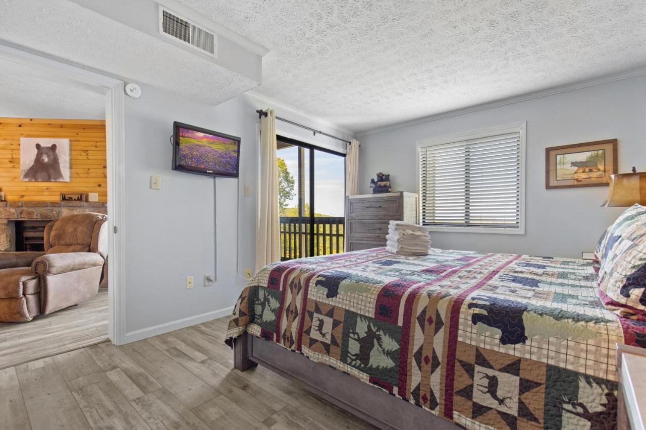 Bear Cub Retreat Apartment Гетлинбург Екстериор снимка