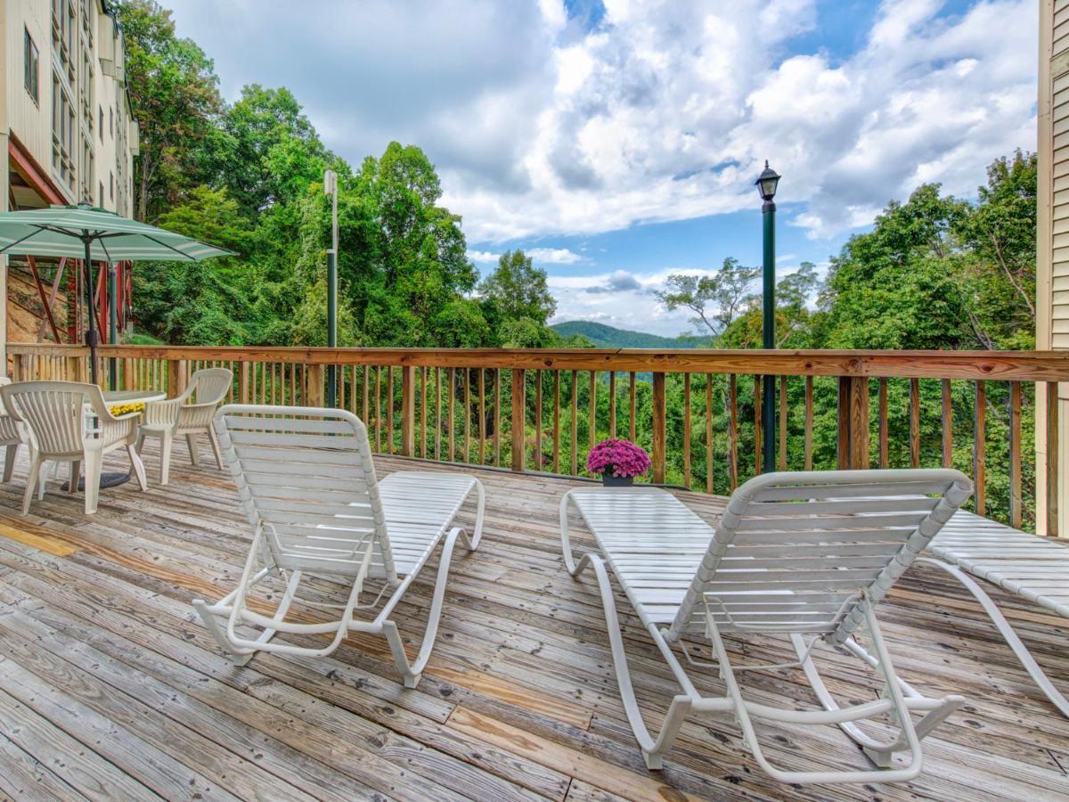 Bear Cub Retreat Apartment Гетлинбург Екстериор снимка
