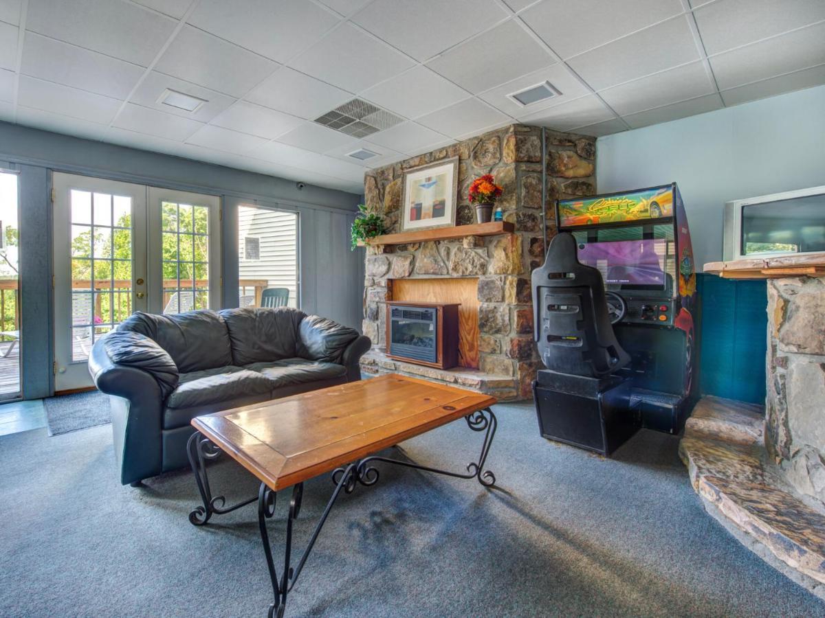 Bear Cub Retreat Apartment Гетлинбург Екстериор снимка