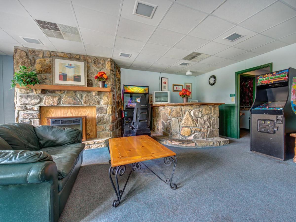 Bear Cub Retreat Apartment Гетлинбург Екстериор снимка